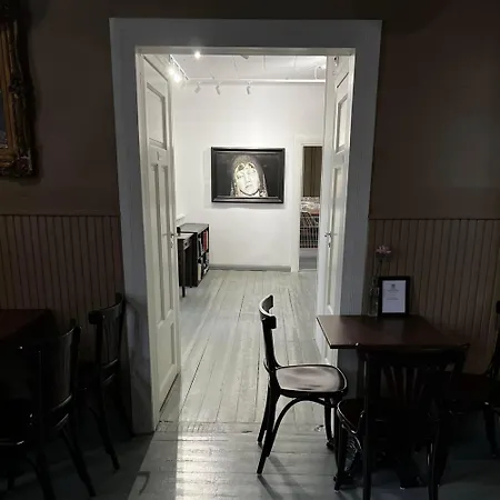 Vinhan Kirjakauppa 4*