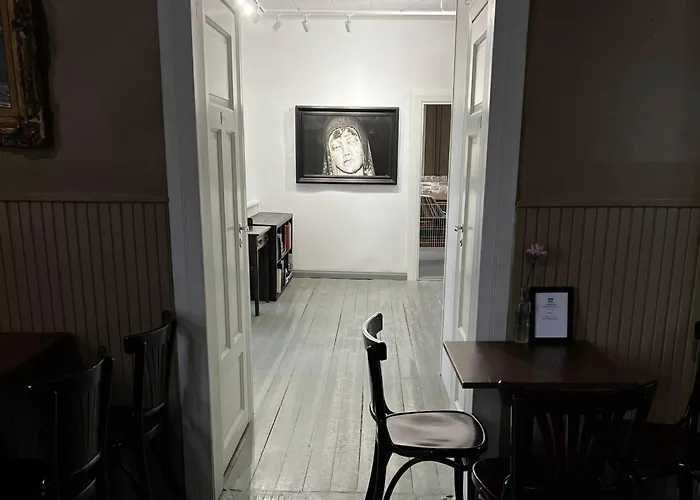 Vinhan Kirjakauppa 4*