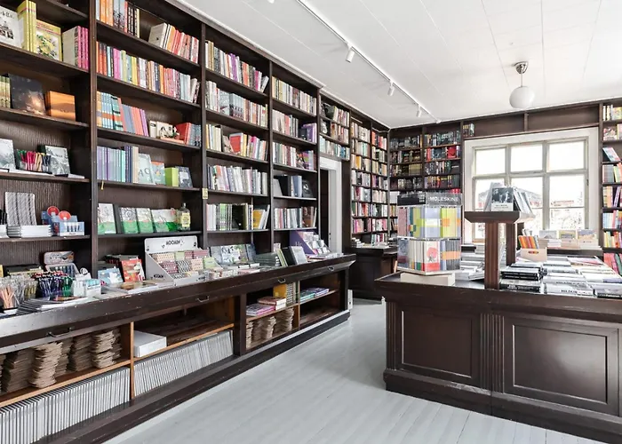 Vinhan Kirjakauppa Hotel 4*